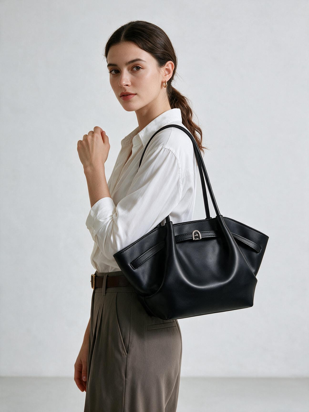 Model carrying the black shoulder tote bag